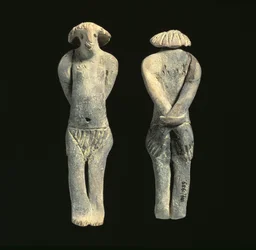 Estatueta de uma mulher atada e nua, dinastia 12-13, c.1862-1648 aC (terracota)